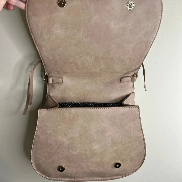 Urban‎ Expressions stylish Khloe crossbody saddle bag - Picture 4 of 14